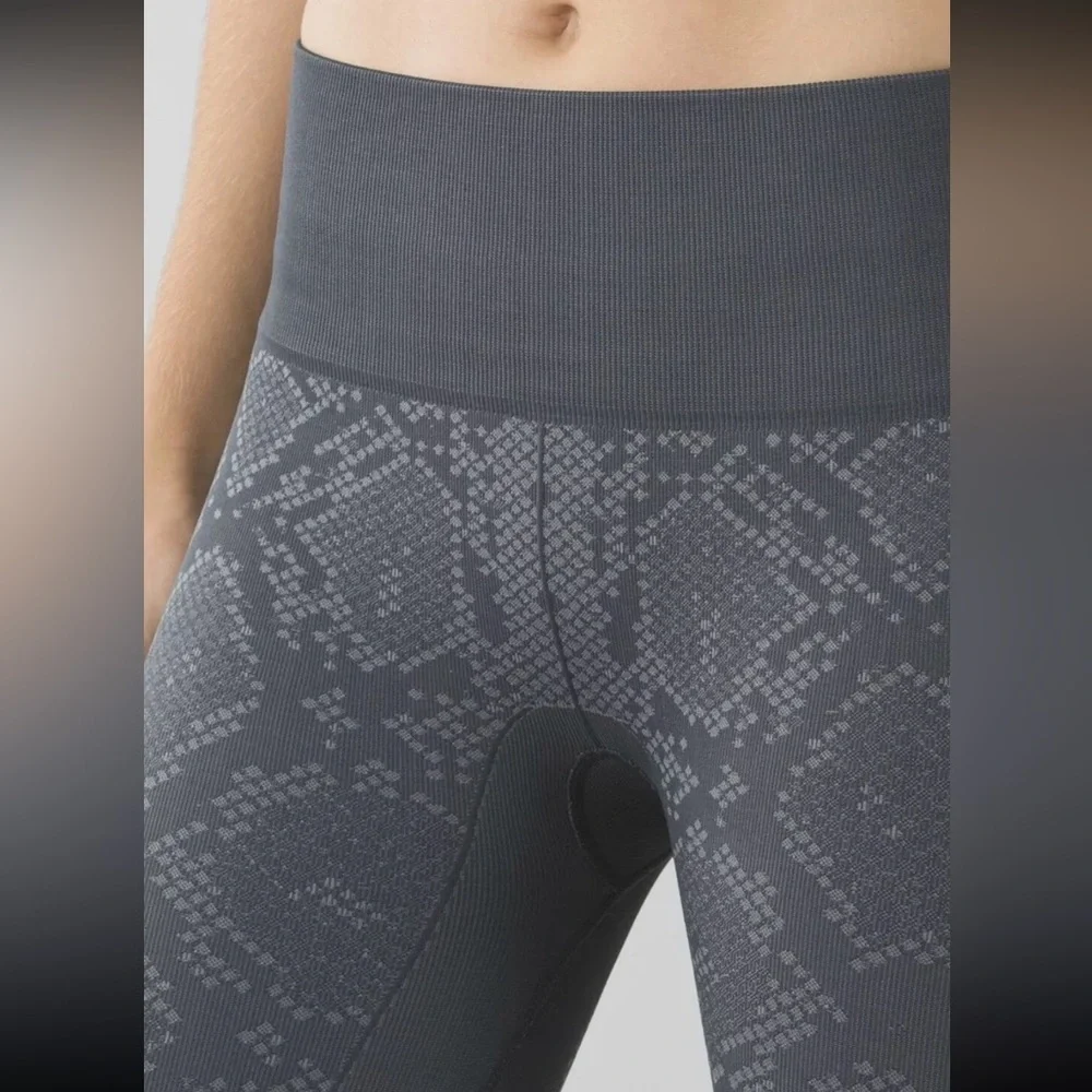 Lululemon Grey In The Flow Crop II